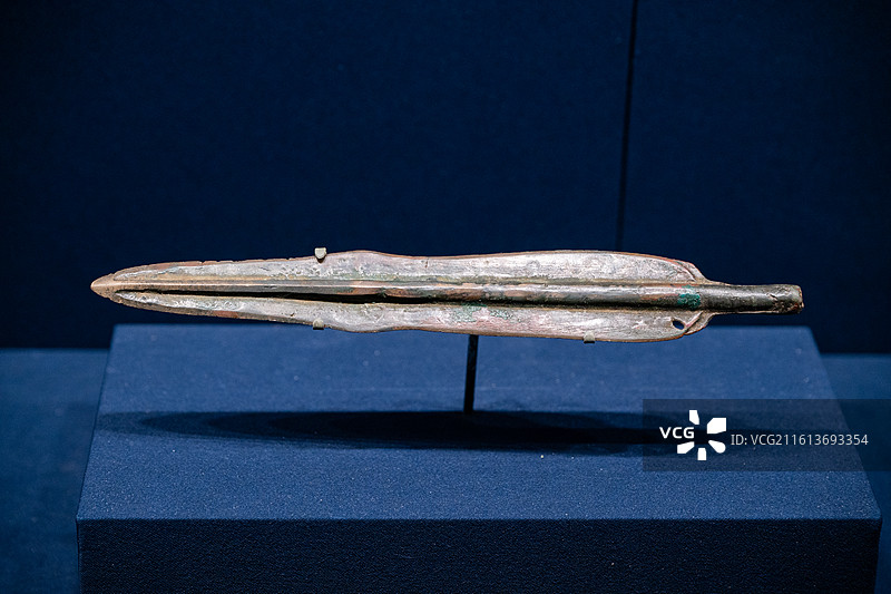 国家海洋博物馆 中华海洋文明第一篇章展厅 东周 青铜曲刃短剑图片素材