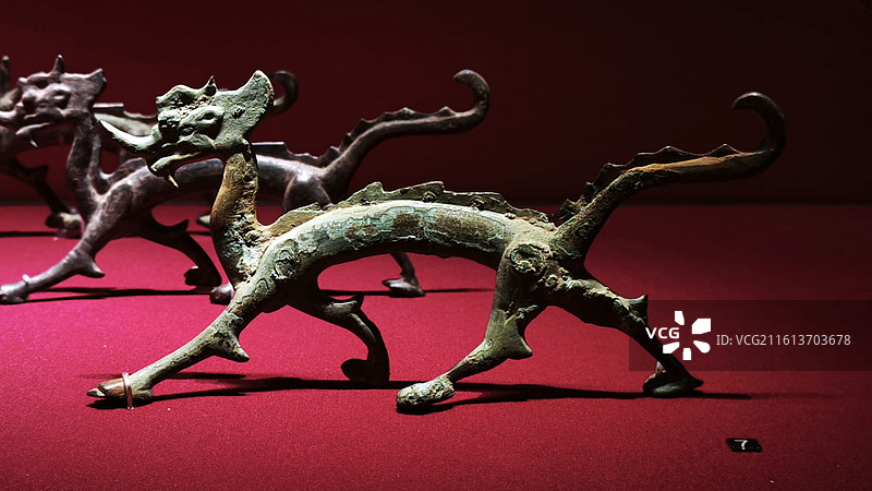 北京首都博物馆古代佛塔文物展释迦牟尼涅槃石函钟馗五毒辽代瓷器建筑构件坐龙走龙铁狮天使人像佛像金丝帽图片素材