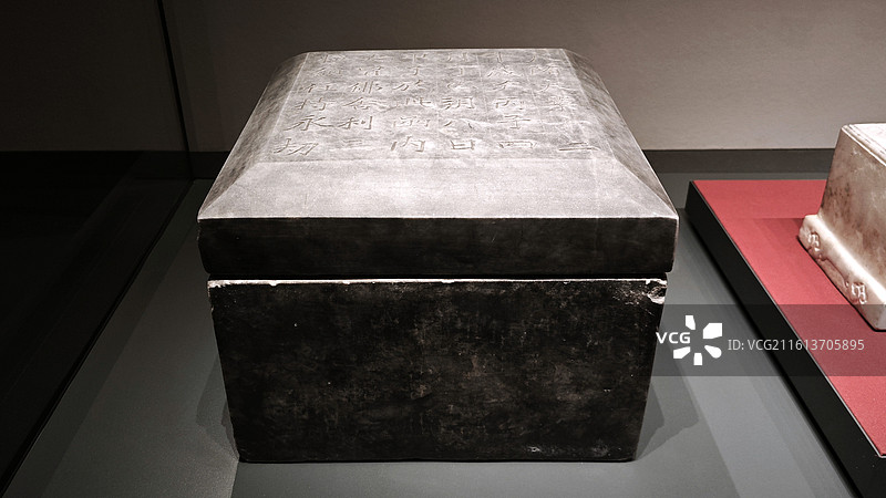 北京首都博物馆古代佛塔文物展释迦牟尼涅槃石函钟馗五毒辽代瓷器建筑构件坐龙走龙铁狮天使人像佛像金丝帽图片素材