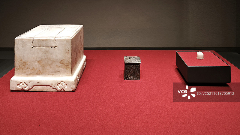 北京首都博物馆古代佛塔文物展释迦牟尼涅槃石函钟馗五毒辽代瓷器建筑构件坐龙走龙铁狮天使人像佛像金丝帽图片素材