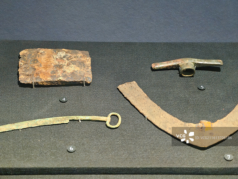 西安陕西历史博物馆春秋战国时期铁制工具图片素材