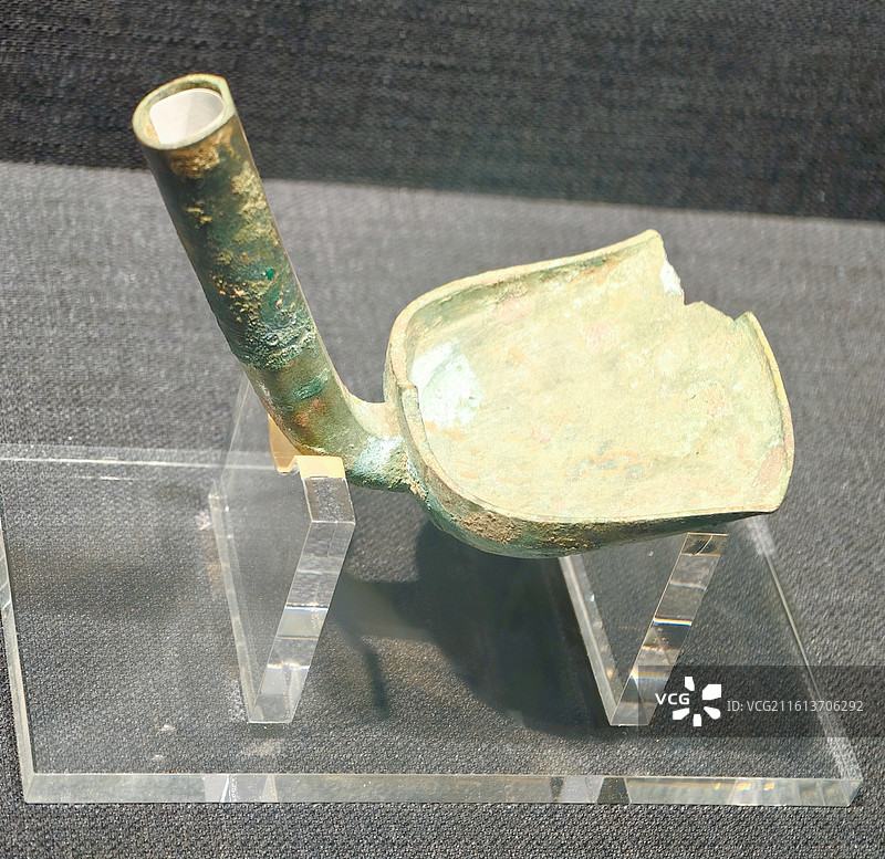 西安陕西历史博物馆战国时期当阳十两铜勺图片素材