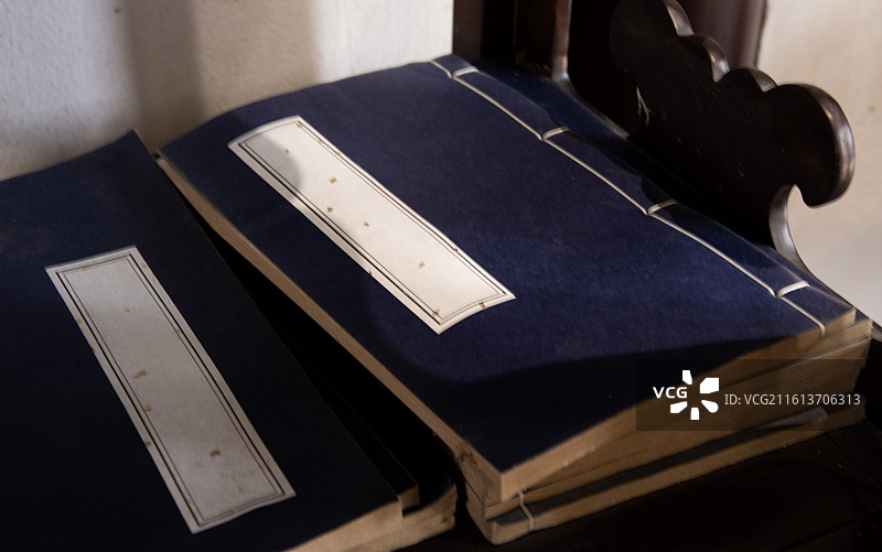 中式传统古书特写图片素材