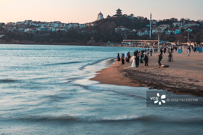 海浪沙滩的电影感照片图片素材