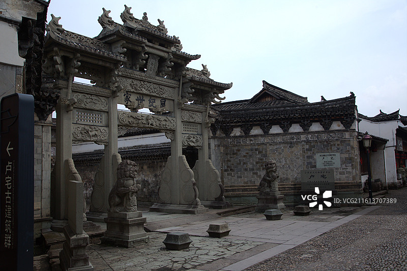 卢宅 古代民居 青砖白瓦 徽派建筑 东阳木雕 琉璃珠灯图片素材