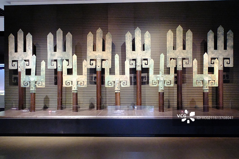 河北博物院战国古中山国铜山字形器。博物馆石家庄青铜器图片素材