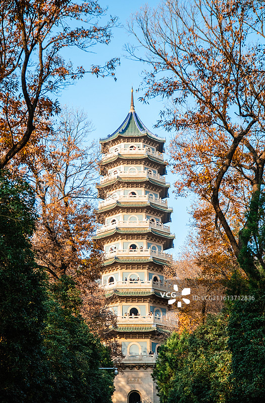 秋天的江苏南京钟山风景名胜区灵谷寺灵谷塔风光图片素材