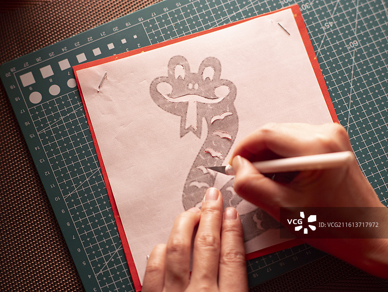 春节剪纸剪窗花红纸图片素材