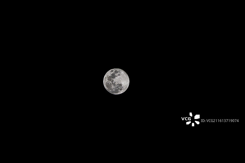 2026超级月亮与梅里埃与哈苏登月胶片模拟图片素材