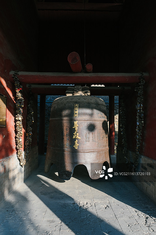 山西运城市永济市普救寺 西厢记发源地 莺莺 婚姻 古典 心形锁 同心锁 塔 灯笼 古建筑图片素材