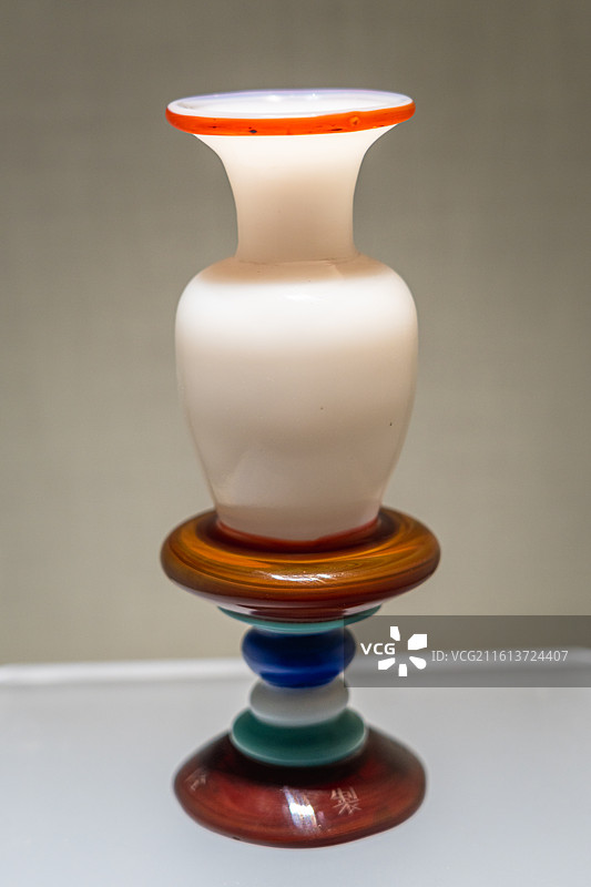 彩色玻璃带座撇口瓶（清乾隆）故宫博物院藏 珍宝馆图片素材