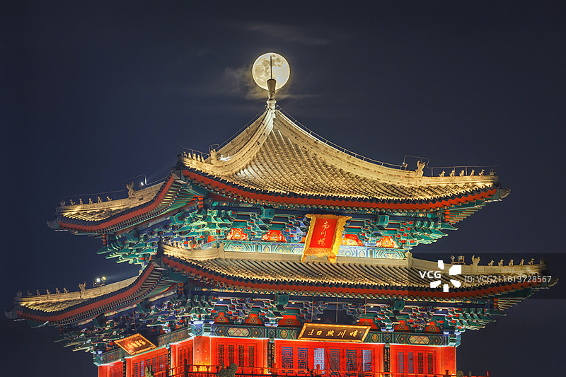 南川楼与冬月十五的超级月亮图片素材