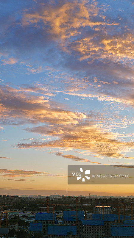北京早上日出时刻映射金色的朝阳图片素材