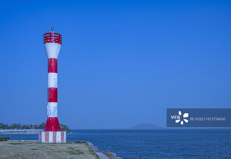 安徽合肥肥西杭埠河巢口（巢湖）南岸灯塔（纯蓝天背景）图片素材