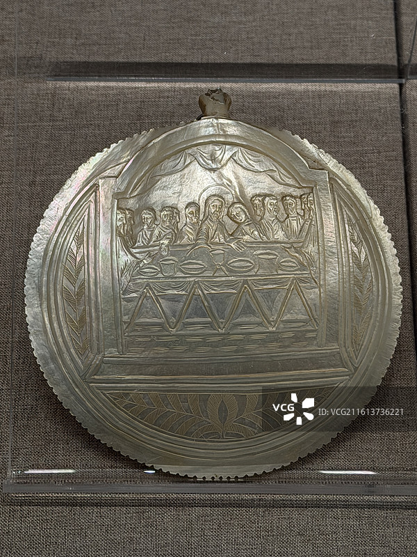 珍珠母贝雕《最后的晚餐》挂件，19世纪，东方印迹展，孙中山大元帅府纪念馆展览的文物图片素材