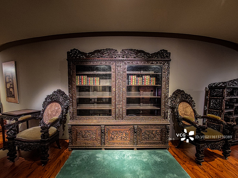 广州十三行博物馆：广东五常酸枝家具（资料图）图片素材