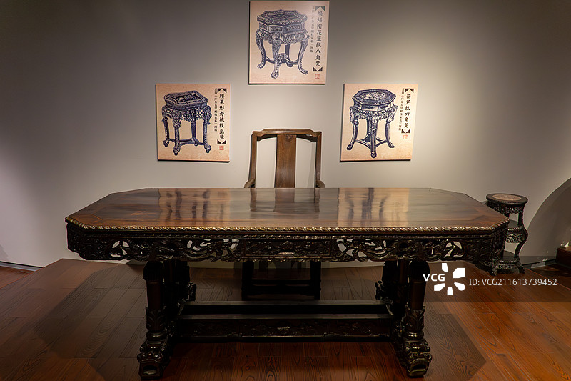 广州十三行博物馆：广东五常酸枝家具（资料图）图片素材