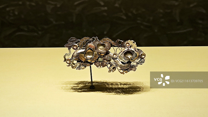 北京首都博物馆岁华纪胜老北京民俗展兔爷虎头帽五毒纹样书画首饰砚台玉器御赐养老灯笼场景陈设图片素材