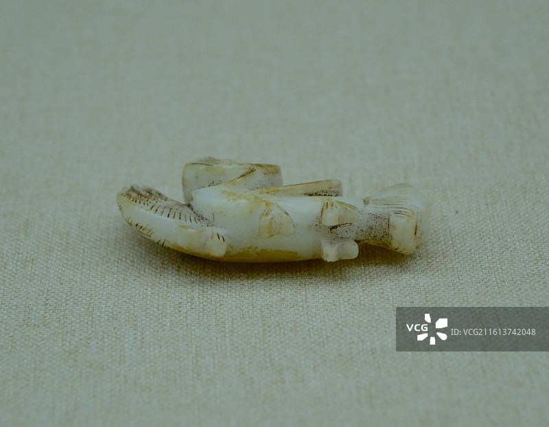 中国海南省三亚市三亚山海贝博物馆藏品，历代砗磲制品，砗磲鼻烟壶，砗磲佩饰，砗磲雕件，螺饰件，砗磲花瓶图片素材