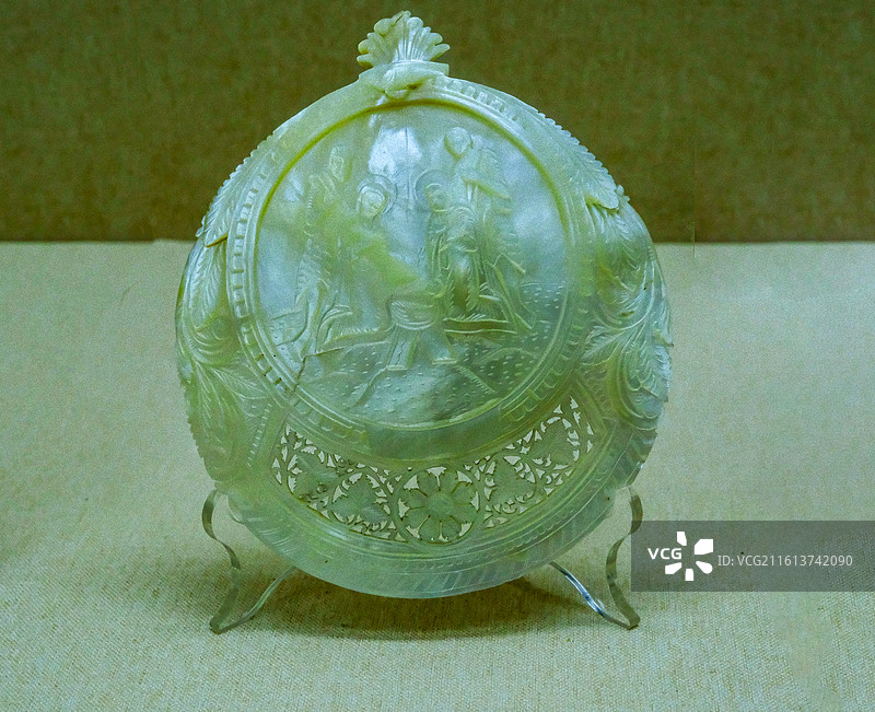 中国海南省三亚市三亚山海贝博物馆藏品，嵌螺钿艺术品，贝雕艺术品，珍珠贝雕，砗磲制品，珍珠贝饰品图片素材