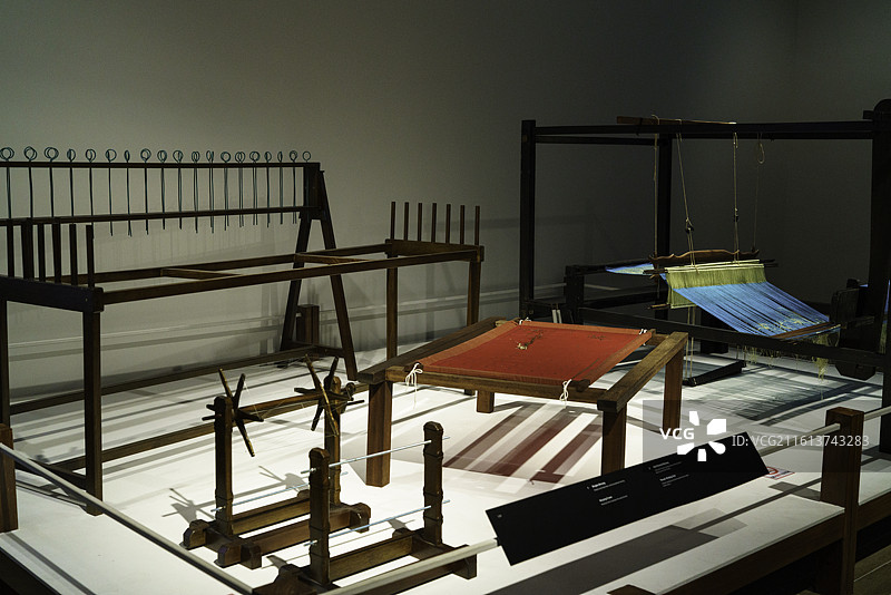 马来西亚古晋重要景点婆罗洲文化博物馆展览重要文物——原住民伊班人的纺织用具图片素材