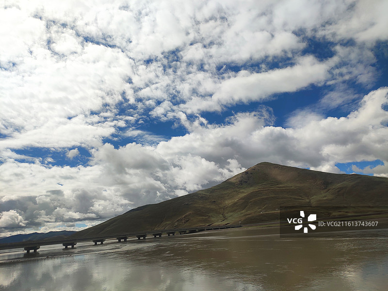 西藏日喀则旅途中的风景图片素材