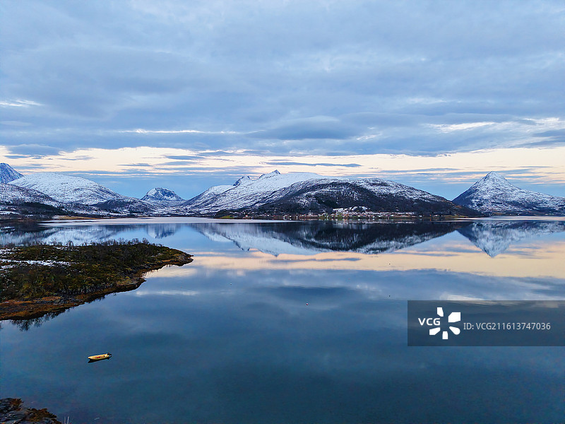 塞尼亚岛晨曦图片素材