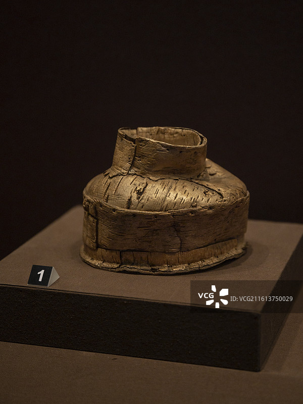 桦树皮罐，汉，呼伦贝尔市出土，内蒙古博物院藏，一级文物图片素材