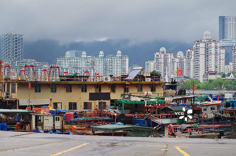 深圳蛇口海滨公园港口的渔船图片素材