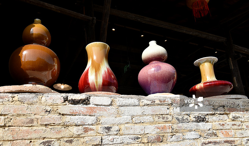 景德镇高温颜色釉瓷瓶图片素材