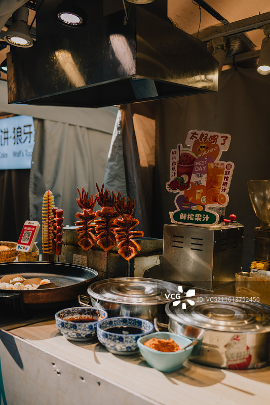 市场摊位出售食品特写图片素材