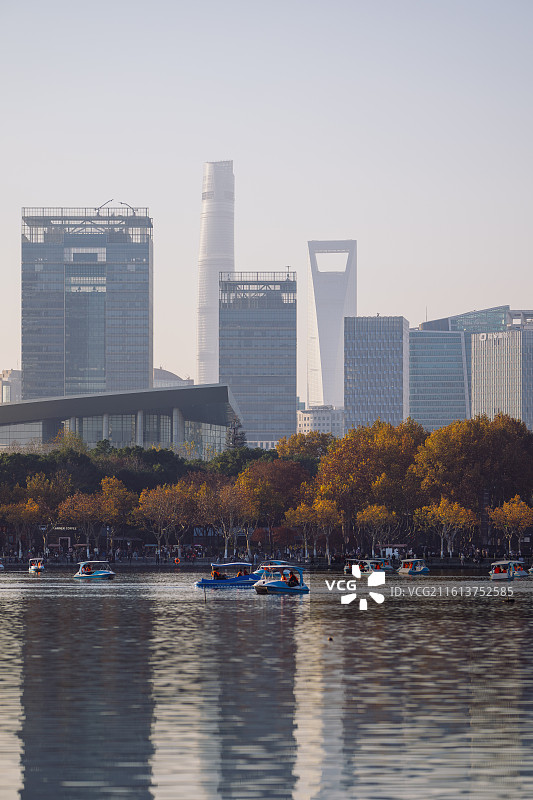 日落时的城市建筑景观图片素材