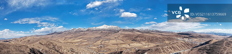 川西雪山全景图片素材