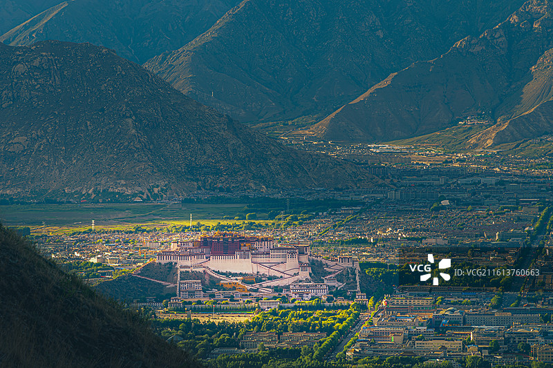 拉萨河谷布达拉宫全景图片素材