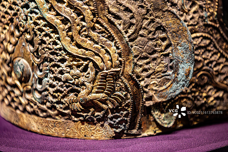 北京首都博物馆黄金缕特展香港故宫文化博物馆藏辽双凤戏珠纹冠图片素材