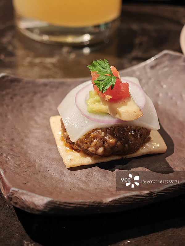 麻婆和牛仙贝 层次丰富口感惊艳 年糕肉饼豆腐 精致创意菜 喜都乃日式居酒屋日本料理店图片素材