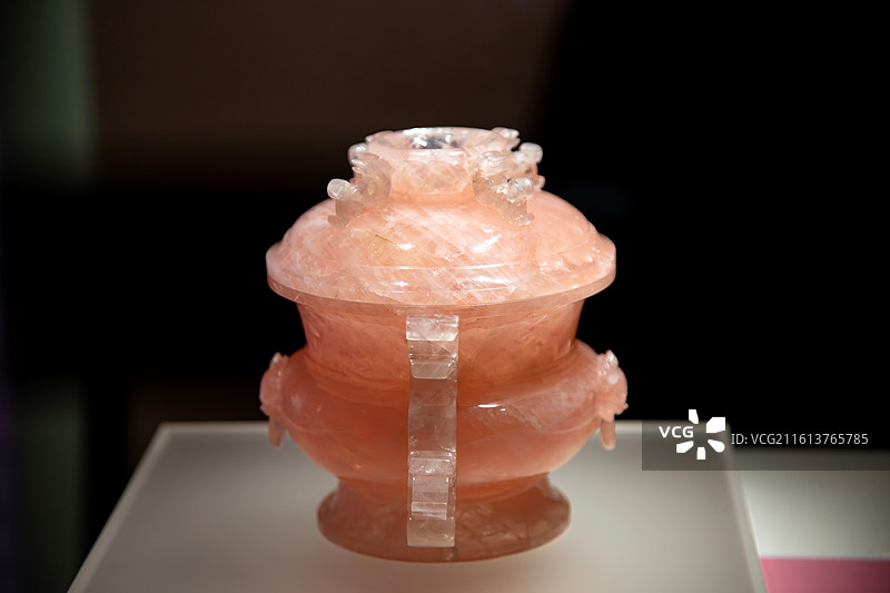 清乾隆芙蓉石蟠螭耳盖炉（南京博物院）图片素材