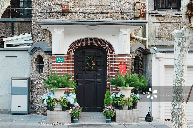 秋冬时节夕阳下上海衡复风貌区老洋房Citywal图片素材