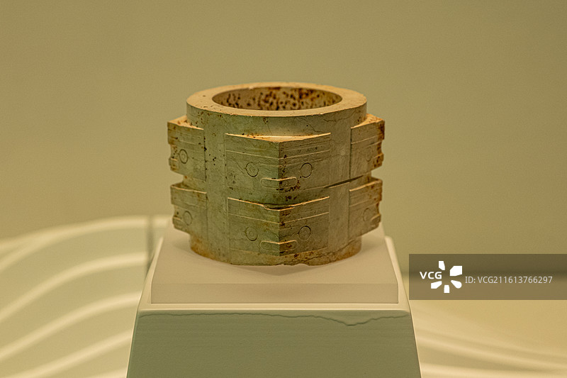 良渚文化 玉琮 1987年余杭瑶山出土 中国江南水乡文化博物馆图片素材