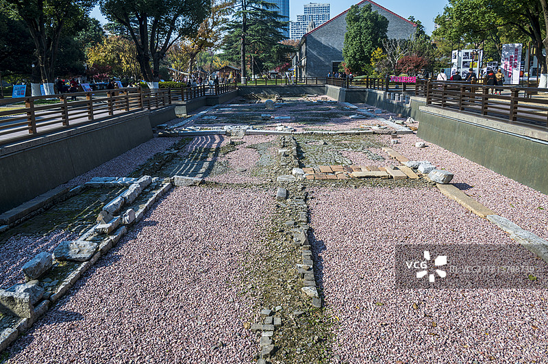 浙江嘉兴子城遗址公园：历史建筑遗迹挖掘现场图片素材