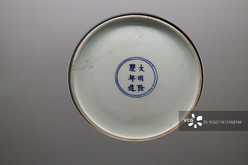 明清景德镇官窑瓷器底部落款式样特写图片素材