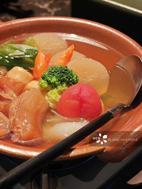 关东煮 日式料理 熬煮清汤 清淡美食 牛筋西蓝花萝卜 冬日温暖清甜居酒屋 喜都乃图片素材