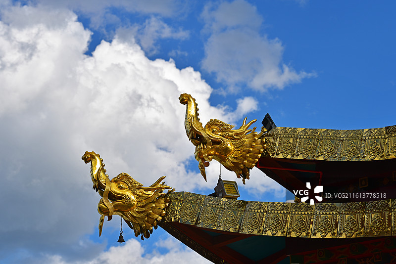 独克宗古城的屋檐图片素材