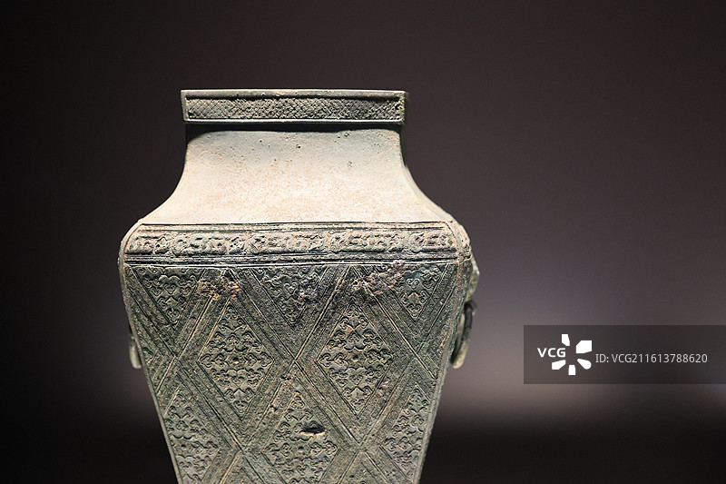 上海博物馆东馆中国历史传统铜器青铜器铭文陶瓷藏品摄影特写图片素材