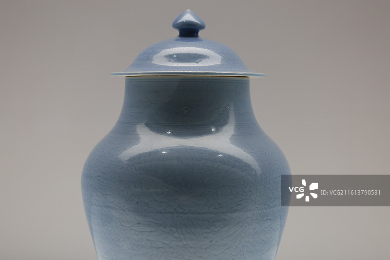 上海博物馆东馆中国历史传统瓷器陶器陶瓷碗盆底款景德镇官窑藏品摄影特写图片素材