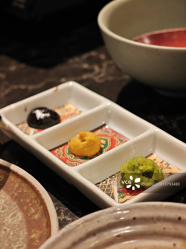 日式料理蘸酱 日料酱油、黄芥末、青柚子酱 喜都乃日式居酒屋图片素材