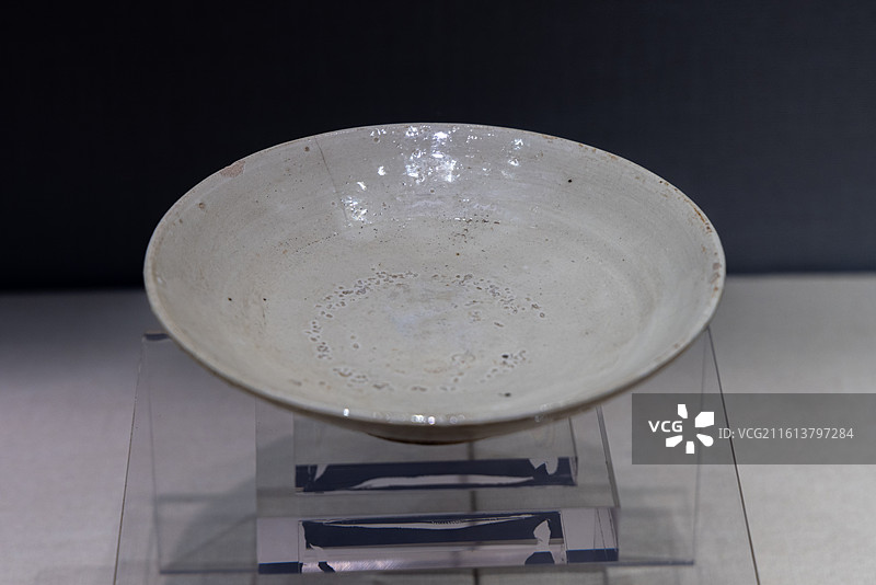 甘肃张掖博物馆 西夏 西武当窑白釉敞口瓷碗图片素材