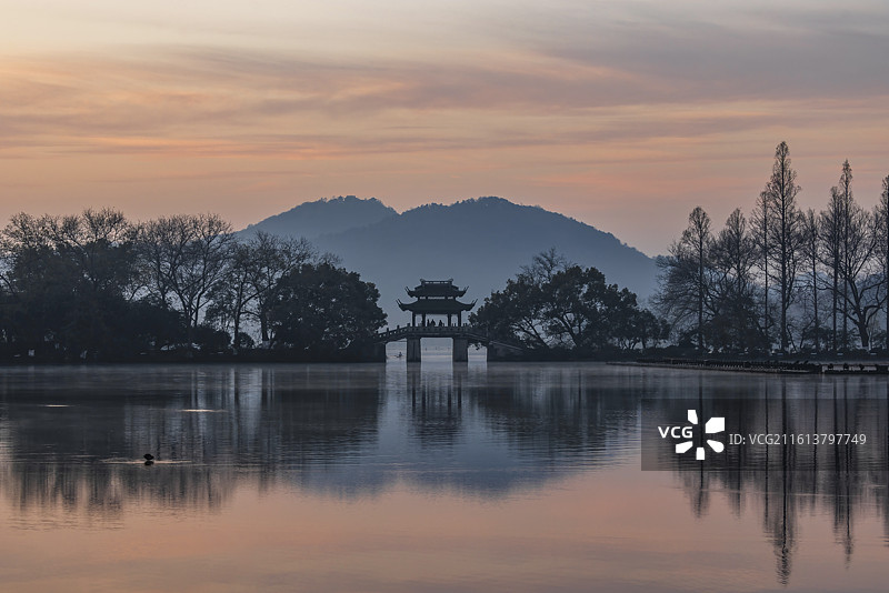 杭州西湖曲院风荷冬季朝霞日出图片素材