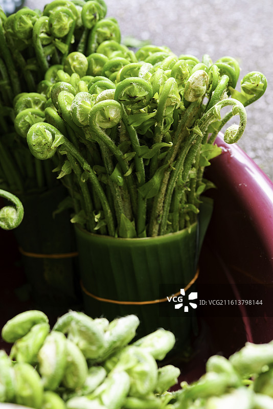 马来西亚砂拉越州首府古晋著名市场Medan Niaga Satok售卖的蕨菜图片素材