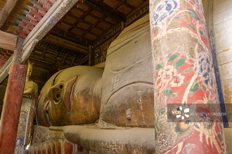 甘肃张掖皇家敕建的寺院 张掖大佛寺 大佛殿内亚洲最大室内木胎泥塑卧佛图片素材